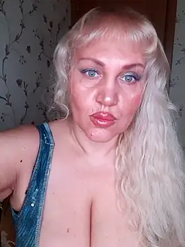 Snapshot of IsabellaBoni chatting on December 5, 7:18 am IsabellaBoni online show from December 5, 7:18 am