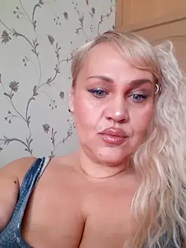 IsabellaBoni online show from February 18, 7:39 am