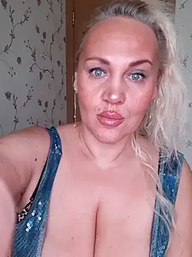 Snapshot of IsabellaBoni chatting on December 14, 7:25 am IsabellaBoni online show from December 14, 7:25 am