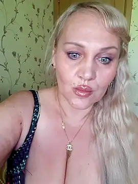 IsabellaBoni online show from May 17, 7:19 am