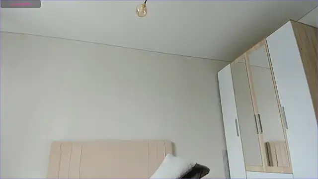 Snapshot of sweety_vikky chatting on March 23, 4:05 am sweety vikky online show from March 23, 4:05 am