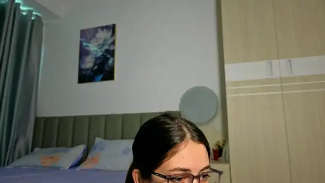 Snapshot of sweety_vikky chatting on July 6, 12:06 am sweety vikky online show from July 6, 12:06 am