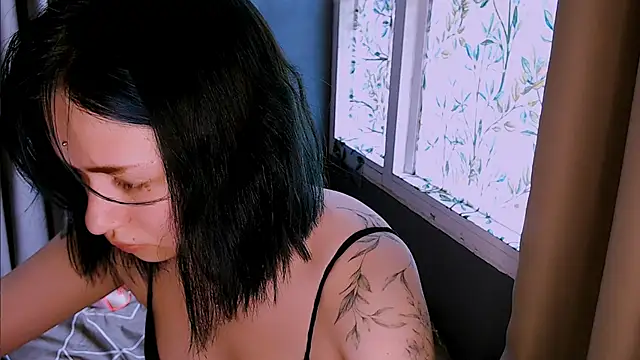 Snapshot of candy_lina chatting on September 28, 5:47 am candy lina online show from September 28, 5:47 am