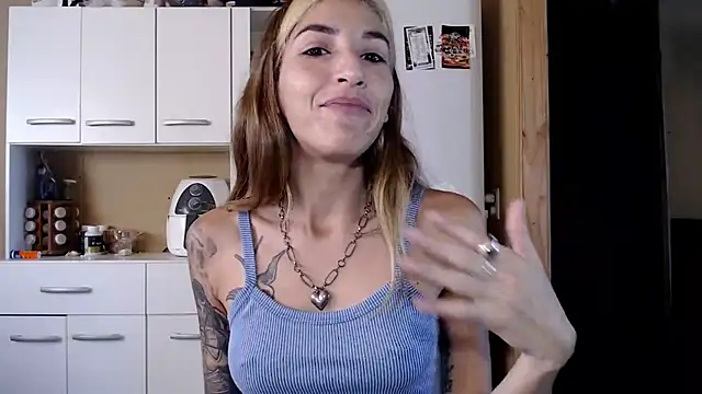 stephieval  online show from May 12, 1:39 pm