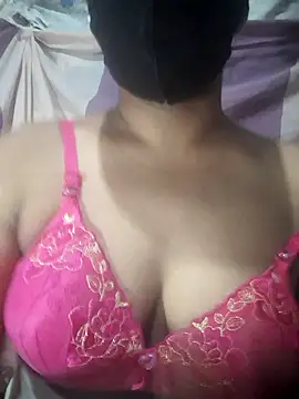 Snapshot of Tharukasenevirathne chatting on July 27, 4:36 pm Tharukasenevirathne online show from July 27, 4:36 pm