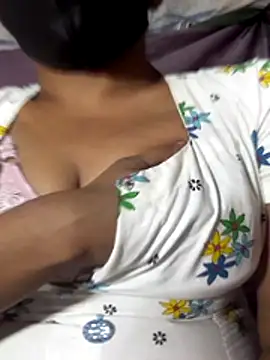 Snapshot of Tharukasenevirathne chatting on July 3, 5:08 pm Tharukasenevirathne online show from July 3, 5:08 pm