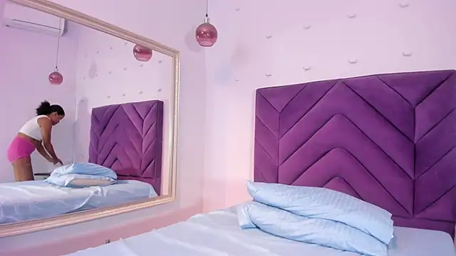 Snapshot of Isabellsmmith chatting on October 20, 7:58 pm Isabellsmmith online show from October 20, 7:58 pm