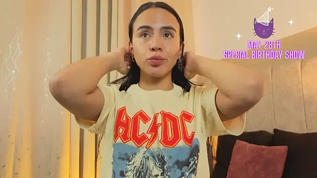 Snapshot of Zara_dulce chatting on May 13, 12:12 pm Zara dulce online show from May 13, 12:12 pm