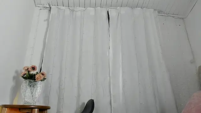 Snapshot of Zara_dulce chatting on March 19, 12:12 pm Zara dulce online show from March 19, 12:12 pm