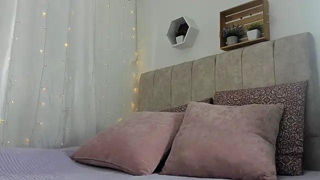 Snapshot of Zara_dulce chatting on March 18, 12:50 pm Zara dulce online show from March 18, 12:50 pm