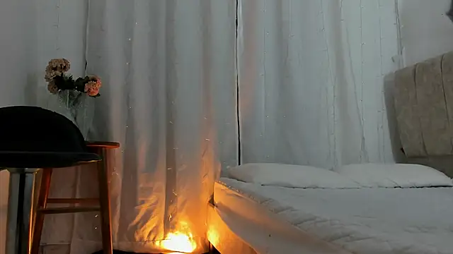 Snapshot of Zara_dulce chatting on February 21, 12:06 pm Zara dulce online show from February 21, 12:06 pm