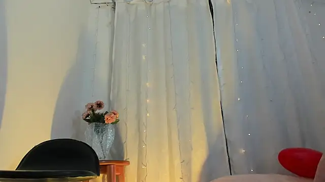 Snapshot of Zara_dulce chatting on March 6, 12:09 pm Zara dulce online show from March 6, 12:09 pm