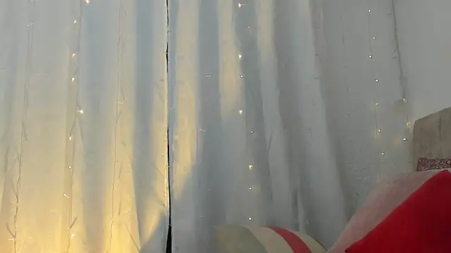 Snapshot of Zara_dulce chatting on March 14, 12:51 pm Zara dulce online show from March 14, 12:51 pm