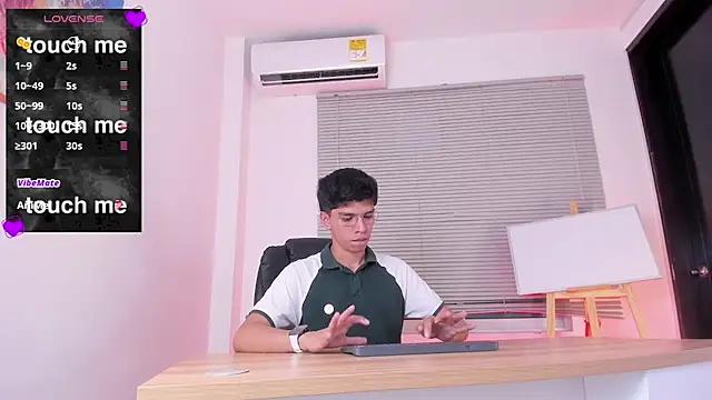 Santy carrington online show from April 7, 8:43 pm