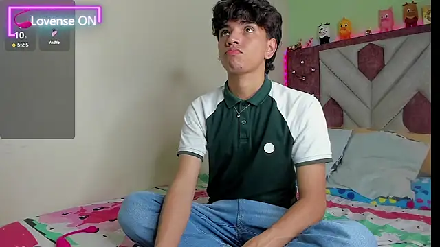 Snapshot of Santy_carrington chatting on November 27, 3:18 am Santy carrington online show from November 27, 3:18 am