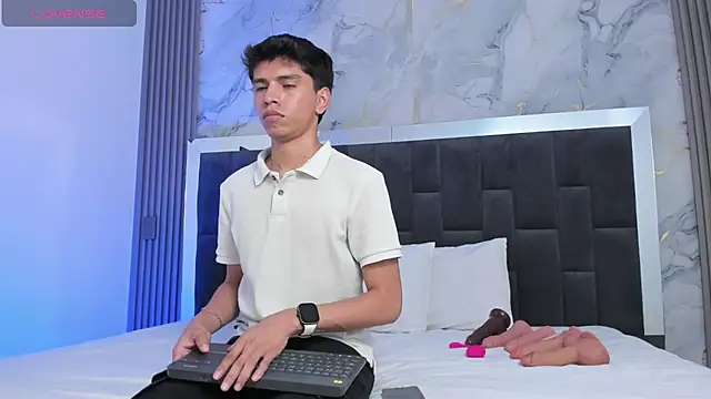 Santy carrington online show from April 14, 10:15 pm