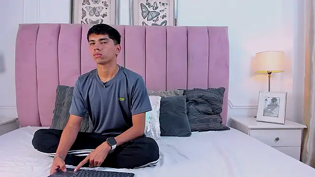 Santy carrington online show from March 9, 8:01 pm