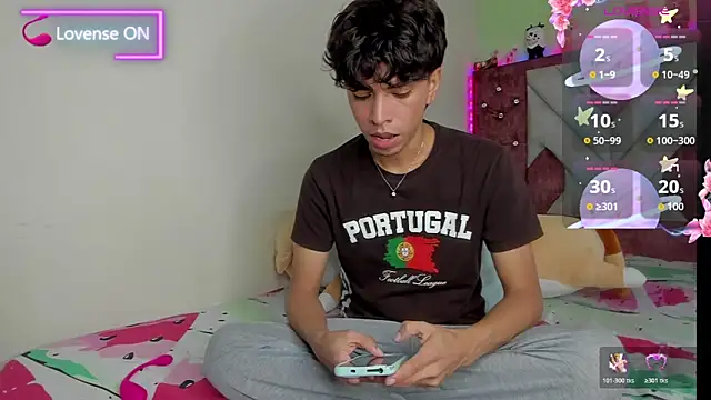 Snapshot of Santy_carrington chatting on November 22, 9:24 pm Santy carrington online show from November 22, 9:24 pm