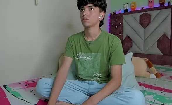 Snapshot of Santy_carrington chatting on December 3, 8:52 pm Santy carrington online show from December 3, 8:52 pm