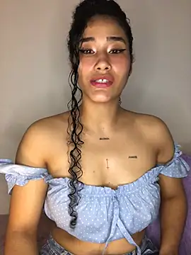 Snapshot of jaderossxx chatting on February 27, 12:03 am jaderossxx online show from February 27, 12:03 am