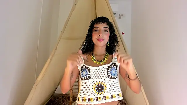 Snapshot of Ariella_Ruiz chatting on October 25, 12:50 pm Ariella Ruiz online show from October 25, 12:50 pm