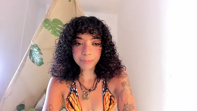 Snapshot of Ariella_Ruiz chatting on November 14, 11:58 am Ariella Ruiz online show from November 14, 11:58 am