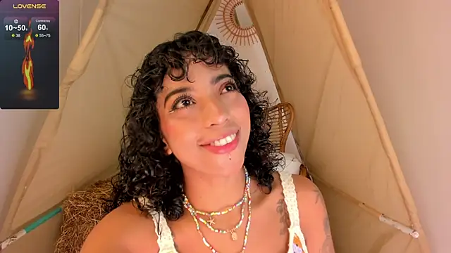 Snapshot of Ariella_Ruiz chatting on October 22, 12:04 pm Ariella Ruiz online show from October 22, 12:04 pm