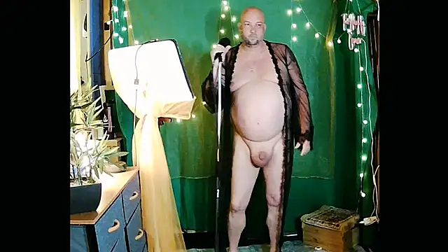 ShamelessMan online show from May 1, 7:41 pm