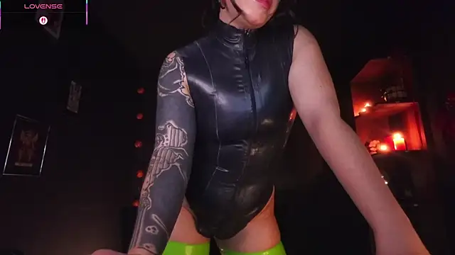 YourMissAlice online show from December 1, 7:59 pm