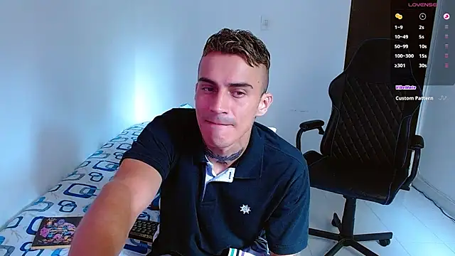 Snapshot of bray_hotboy777 chatting on October 30, 3:53 pm bray hotboy777 online show from October 30, 3:53 pm