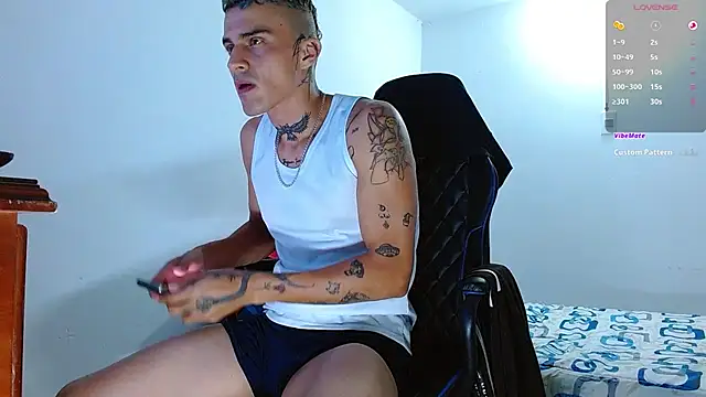 Snapshot of bray_hotboy777 chatting on November 11, 3:12 am bray hotboy777 online show from November 11, 3:12 am