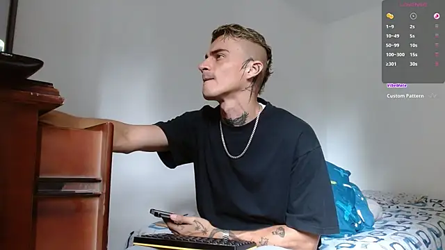 Snapshot of bray_hotboy777 chatting on October 25, 3:56 pm bray hotboy777 online show from October 25, 3:56 pm