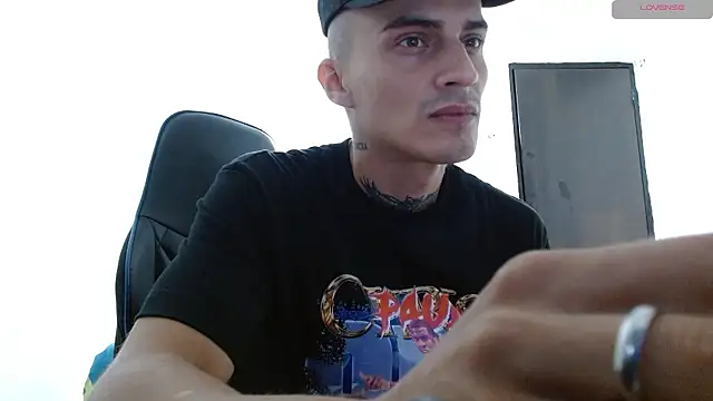 bray hotboy777 online show from January 13, 11:30 pm