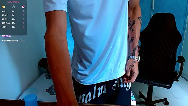 Snapshot of bray_hotboy777 chatting on February 16, 3:59 pm bray hotboy777 online show from February 16, 3:59 pm