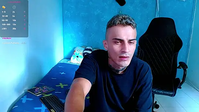 Snapshot of bray_hotboy777 chatting on March 7, 3:28 pm bray hotboy777 online show from March 7, 3:28 pm