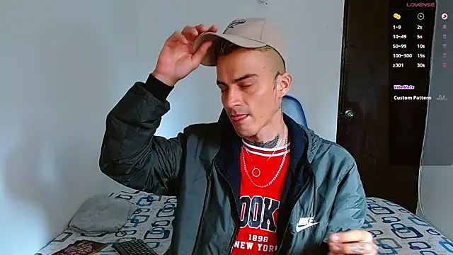 Snapshot of bray_hotboy777 chatting on November 16, 3:39 pm bray hotboy777 online show from November 16, 3:39 pm