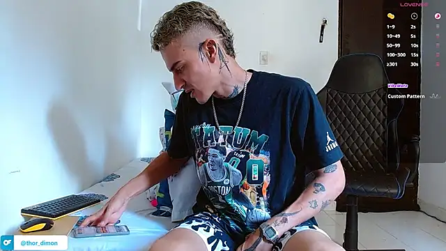 Snapshot of bray_hotboy777 chatting on July 10, 4:07 pm bray hotboy777 online show from July 10, 4:07 pm