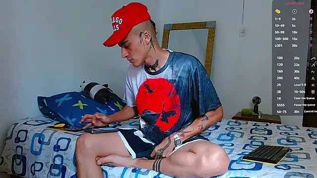 Snapshot of bray_hotboy777 chatting on November 15, 7:18 pm bray hotboy777 online show from November 15, 7:18 pm