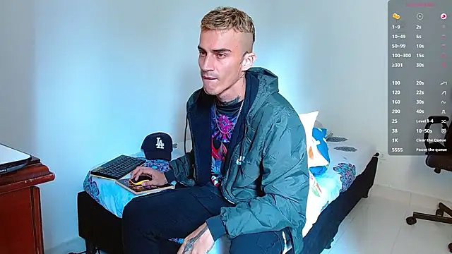 Snapshot of bray_hotboy777 chatting on September 21, 2:44 pm bray hotboy777 online show from September 21, 2:44 pm