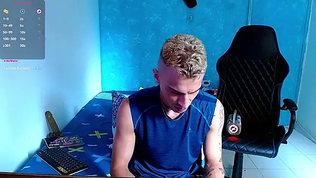 Snapshot of bray_hotboy777 chatting on March 2, 4:03 pm bray hotboy777 online show from March 2, 4:03 pm