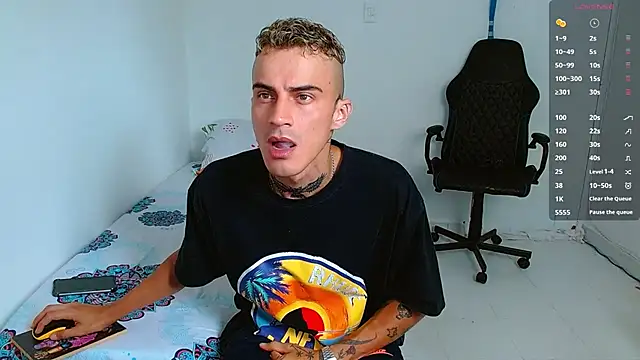 Snapshot of bray_hotboy777 chatting on September 18, 4:32 pm bray hotboy777 online show from September 18, 4:32 pm