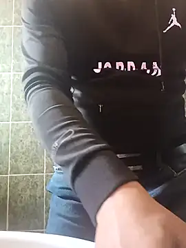 Snapshot of franko1987 chatting on March 22, 9:13 am franko1987 online show from March 22, 9:13 am