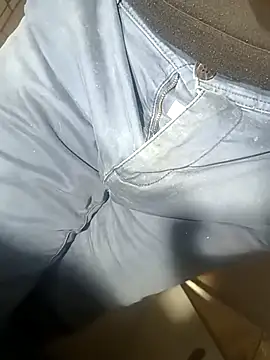 Snapshot of franko1987 chatting on March 12, 5:35 am franko1987 online show from March 12, 5:35 am