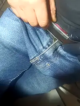 Snapshot of franko1987 chatting on March 7, 11:29 am franko1987 online show from March 7, 11:29 am