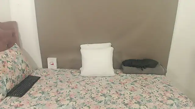 kimberlyjamexxx online show from October 25, 3:17 am