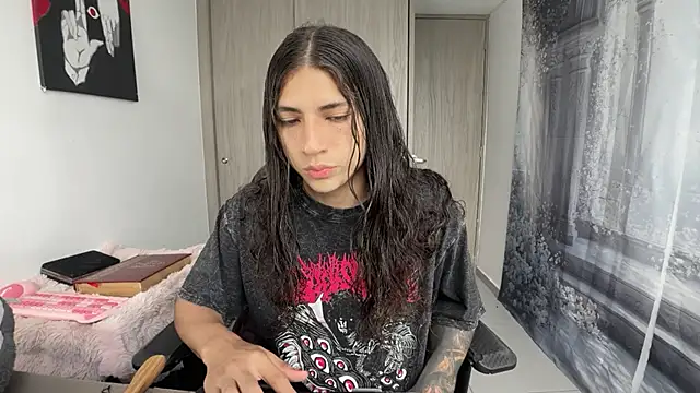 Snapshot of gabriel__manson chatting on February 15, 10:20 pm gabriel manson online show from February 15, 10:20 pm