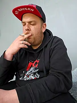 PupW0lfy online show from December 18, 11:24 am