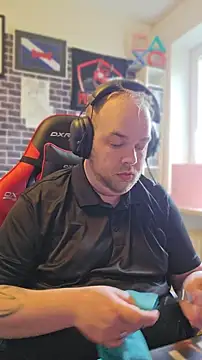 PupW0lfy online show from April 14, 1:38 pm