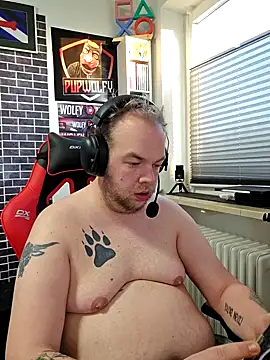 PupW0lfy online show from December 26, 7:35 am