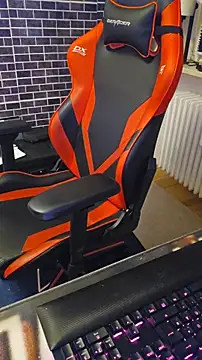 PupW0lfy online show from February 13, 6:52 pm